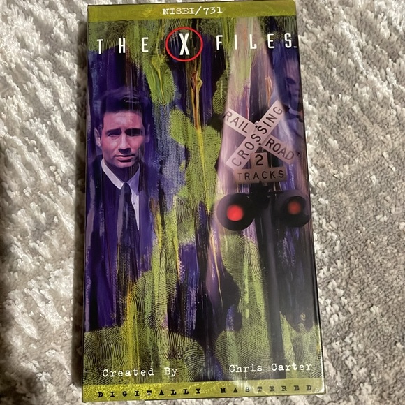Box set for the X Files includes three VHS tapes. Digitally mastered. VGUC - Picture 10 of 11
